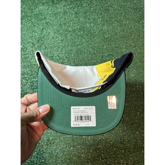 Mitchell & Ness Michigan Wolverines Paintbrush Snapback Hat - Picture 4 of 7